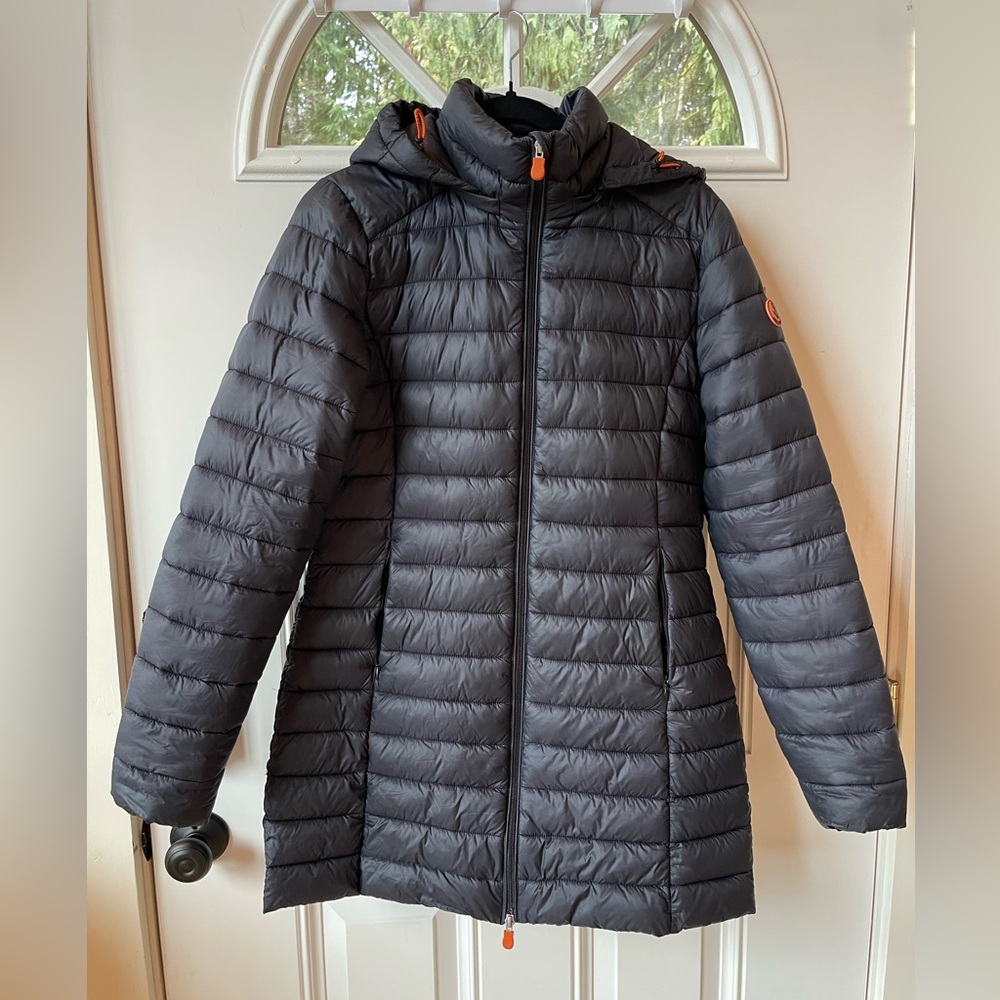 Save the Duck hooded puffer coat in Navy. Size 2M. Detachable hood.